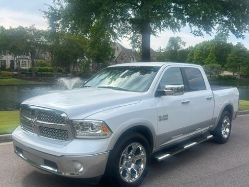 Used 2017 RAM 1500 Laramie RWD image 1