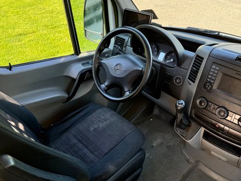 Used 2015 Mercedes-Benz Sprinter 2500 image 14