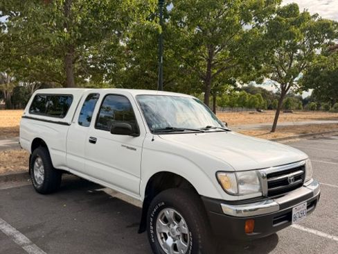 Used 1998 Toyota Tacoma 4x4 Xtracab V6 image 4