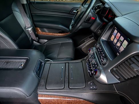 Used 2017 Chevrolet Suburban Premier image 21