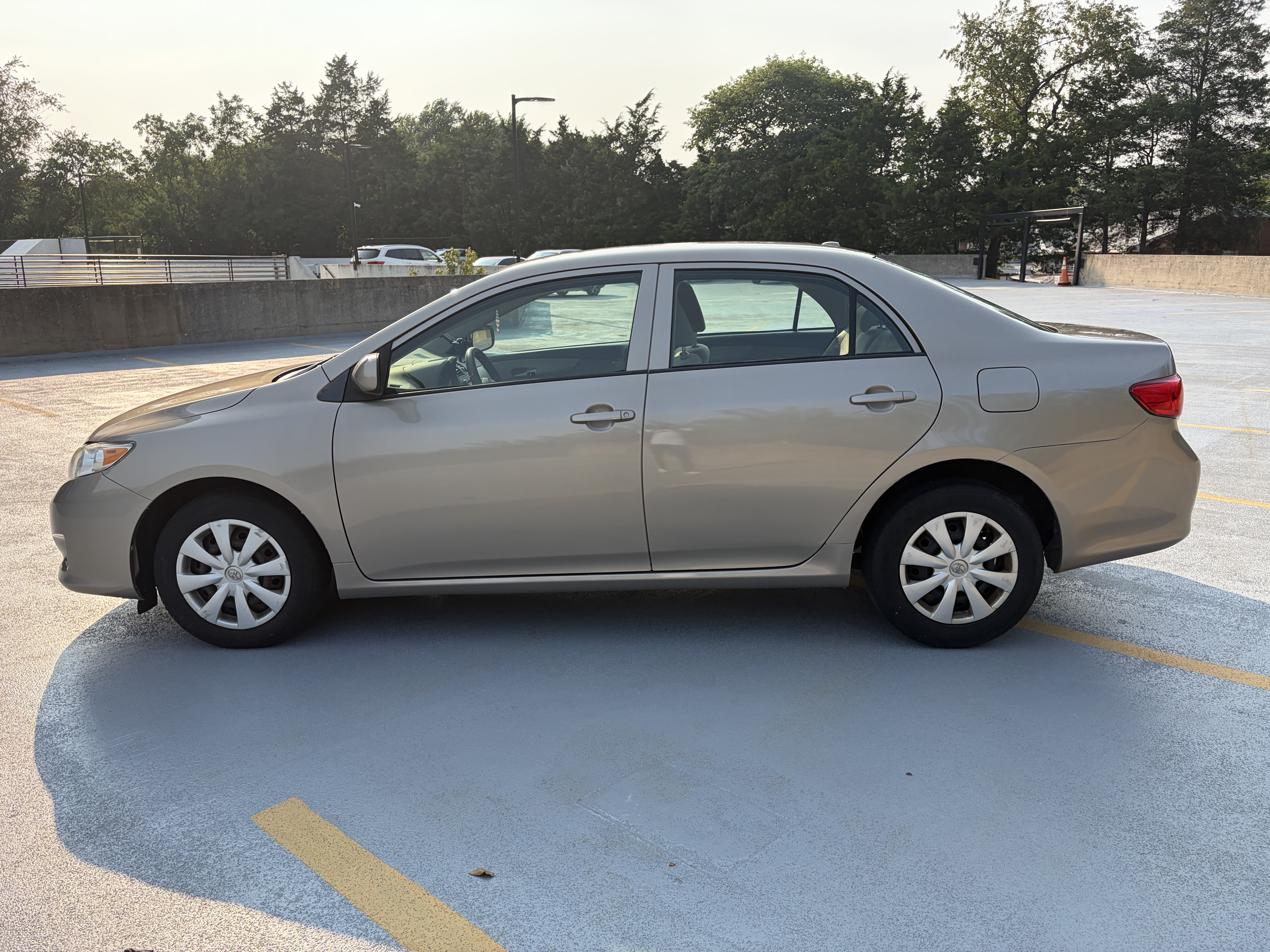 Used 2010 Toyota Corolla LE FWD image 6