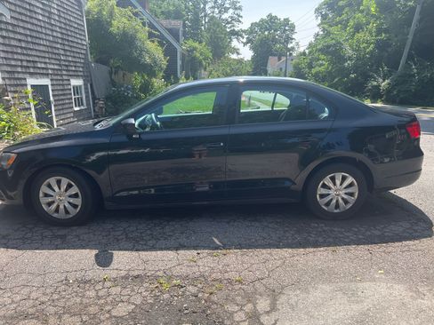 Used 2013 Volkswagen Jetta S FWD image 2