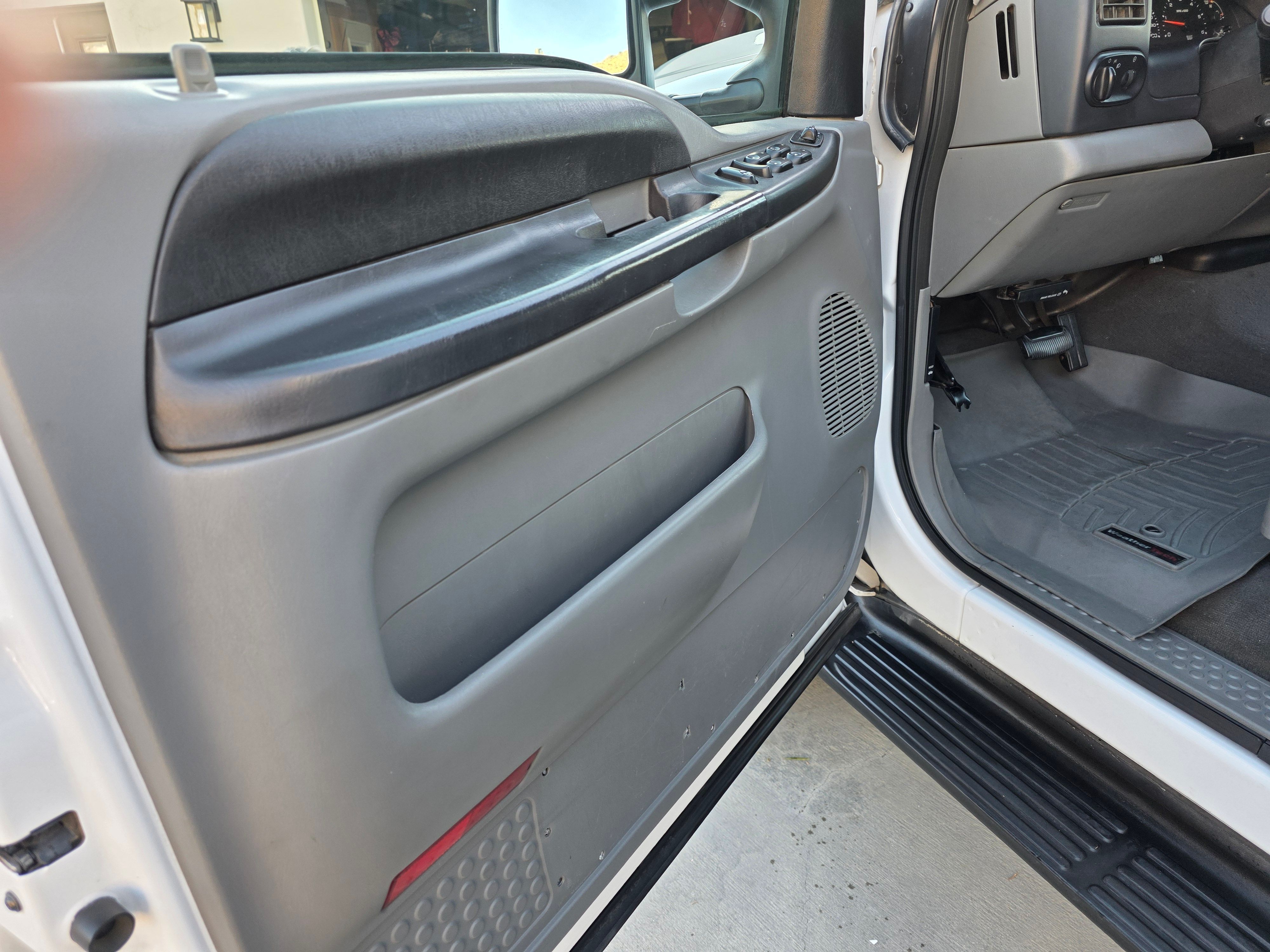 Used 2005 Ford Excursion XLT RWD image 10