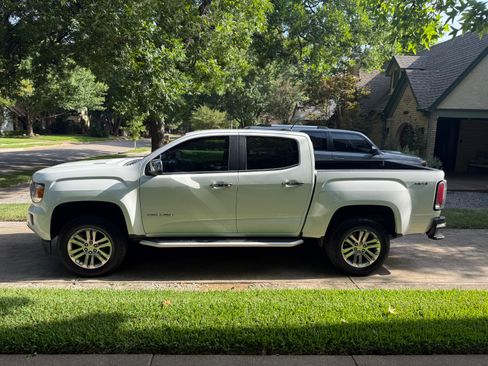 Used 2016 GMC Canyon SLT w/ Driver Alert Package AWD/4WD image 8