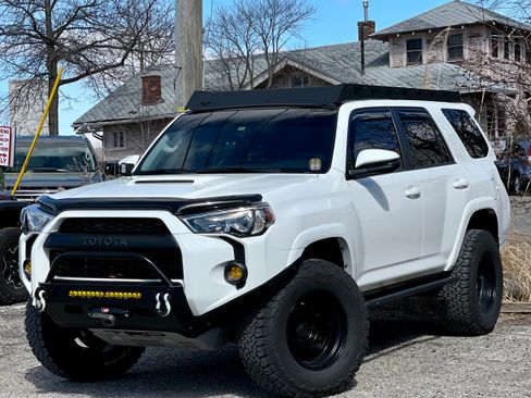 Used 2019 Toyota 4Runner TRD Off-Road Premium image 2