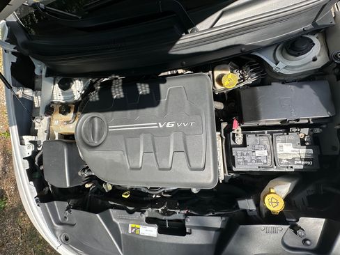 Used 2015 Jeep Cherokee Trailhawk w/ Comfort/Convenience Group AWD/4WD image 11