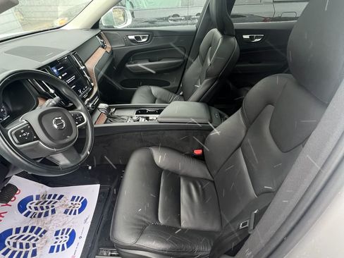 Used 2021 Volvo XC60 T5 Momentum w/ Advanced Package image 6