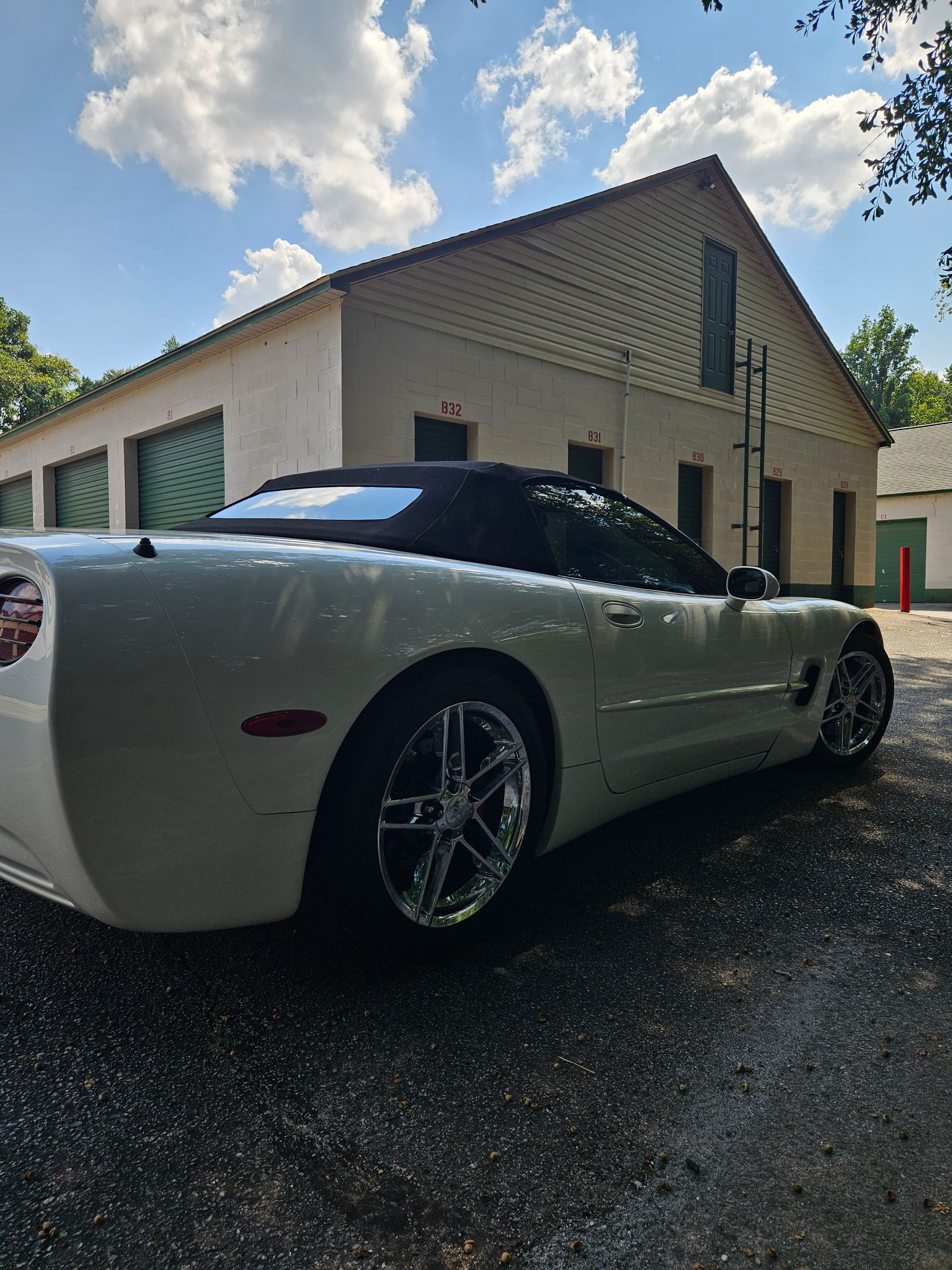 Used 2003 Chevrolet Corvette Convertible w/ Preferred Equipment Group1 RWD image 5