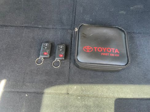 Used 2013 Toyota Highlander Limited AWD/4WD image 22