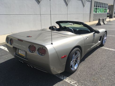Used 1998 Chevrolet Corvette Convertible w/ Memory Pkg image 6