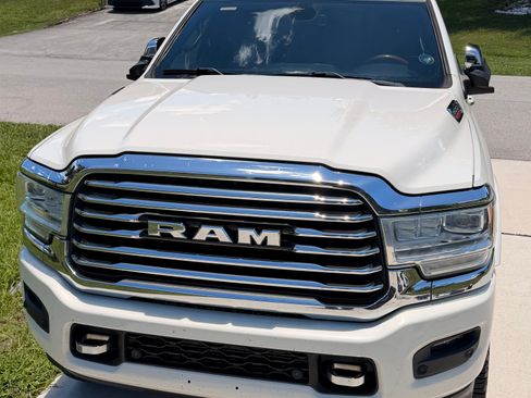 Used 2019 RAM 2500 Limited AWD/4WD image 2