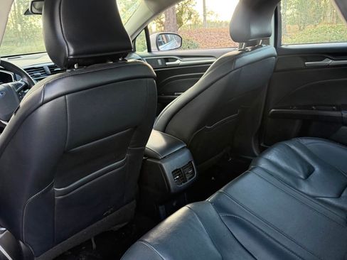 Used 2019 Ford Fusion Titanium image 15