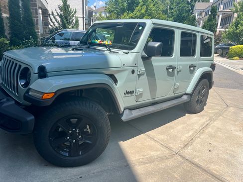 Used 2023 Jeep Wrangler Unlimited Sahara AWD/4WD image 1