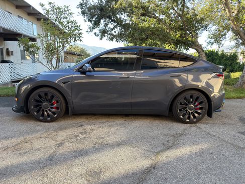 Used 2023 Tesla Model Y Performance image 5
