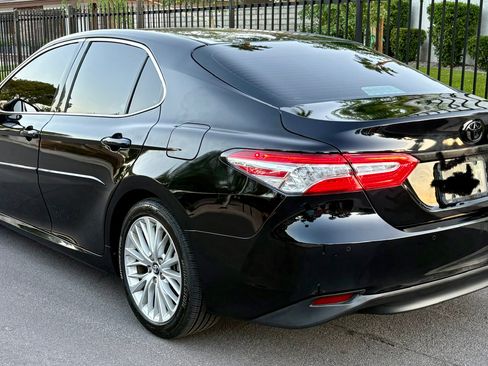 Used 2018 Toyota Camry XLE image 5