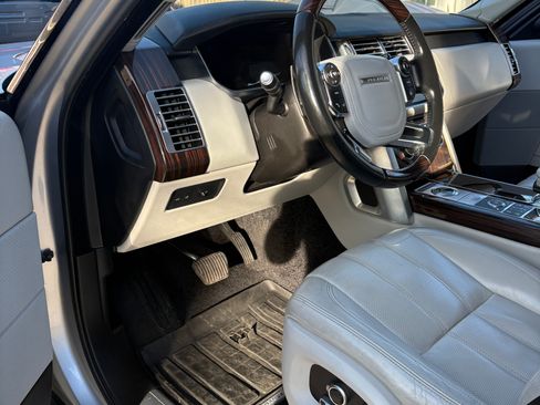 Used 2017 Land Rover Range Rover HSE image 13