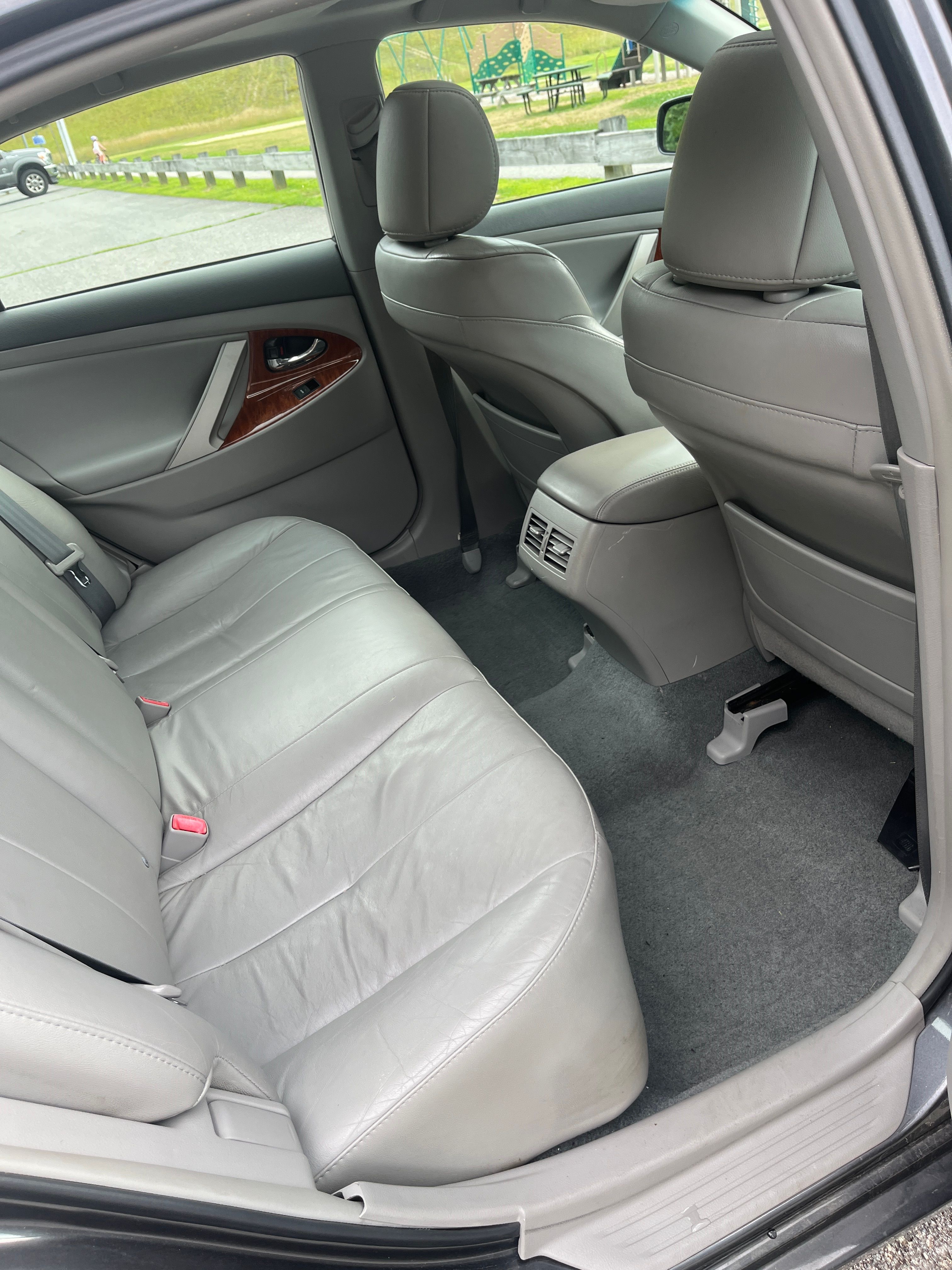 Used 2011 Toyota Camry XLE w/ XLE Extra-Value Pkg #2 FWD image 12