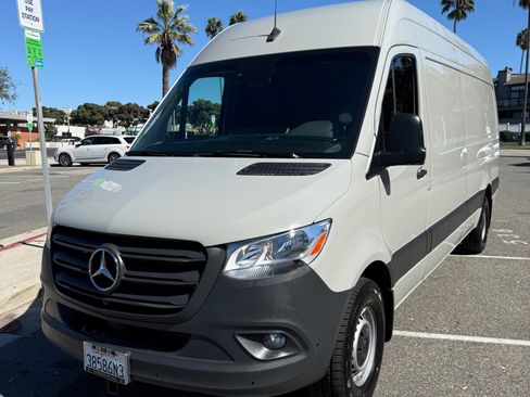 Used 2022 Mercedes-Benz Sprinter 2500 image 1