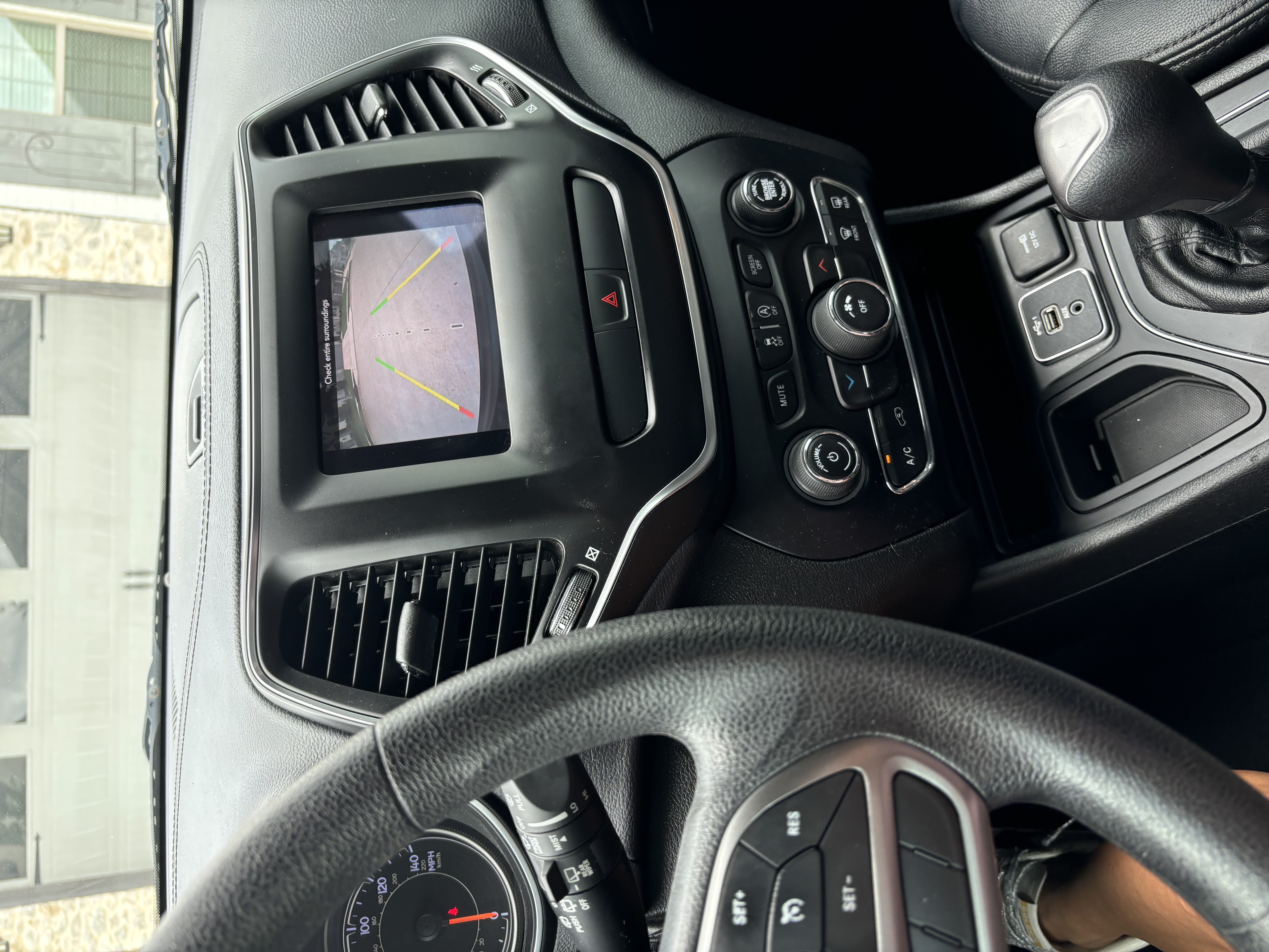 Used 2019 Jeep Cherokee Latitude w/ Popular Appearance Group FWD image 15