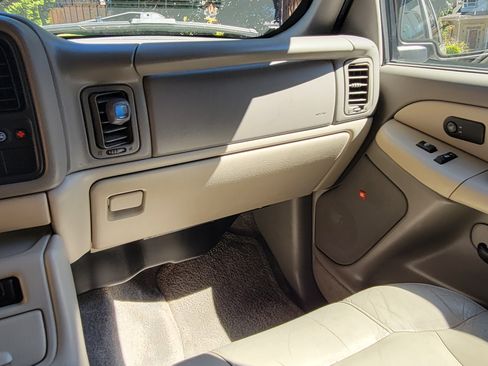 Used 2000 Chevrolet Suburban LT w/ LT Preferred Equipment Group AWD/4WD image 16