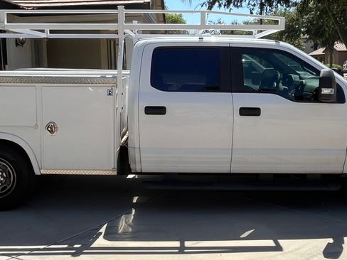 Used 2018 Ford F250 XL w/ Power Equipment Group RWD image 1