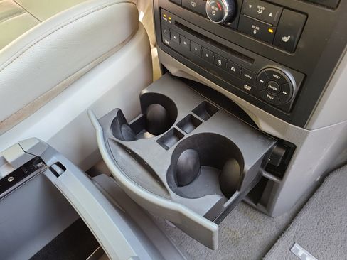 Used 2008 Chrysler Town & Country Touring image 27