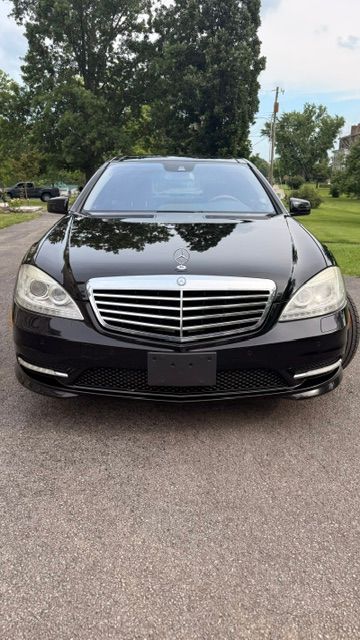 Used 2010 Mercedes-Benz S 550 4MATIC image 1