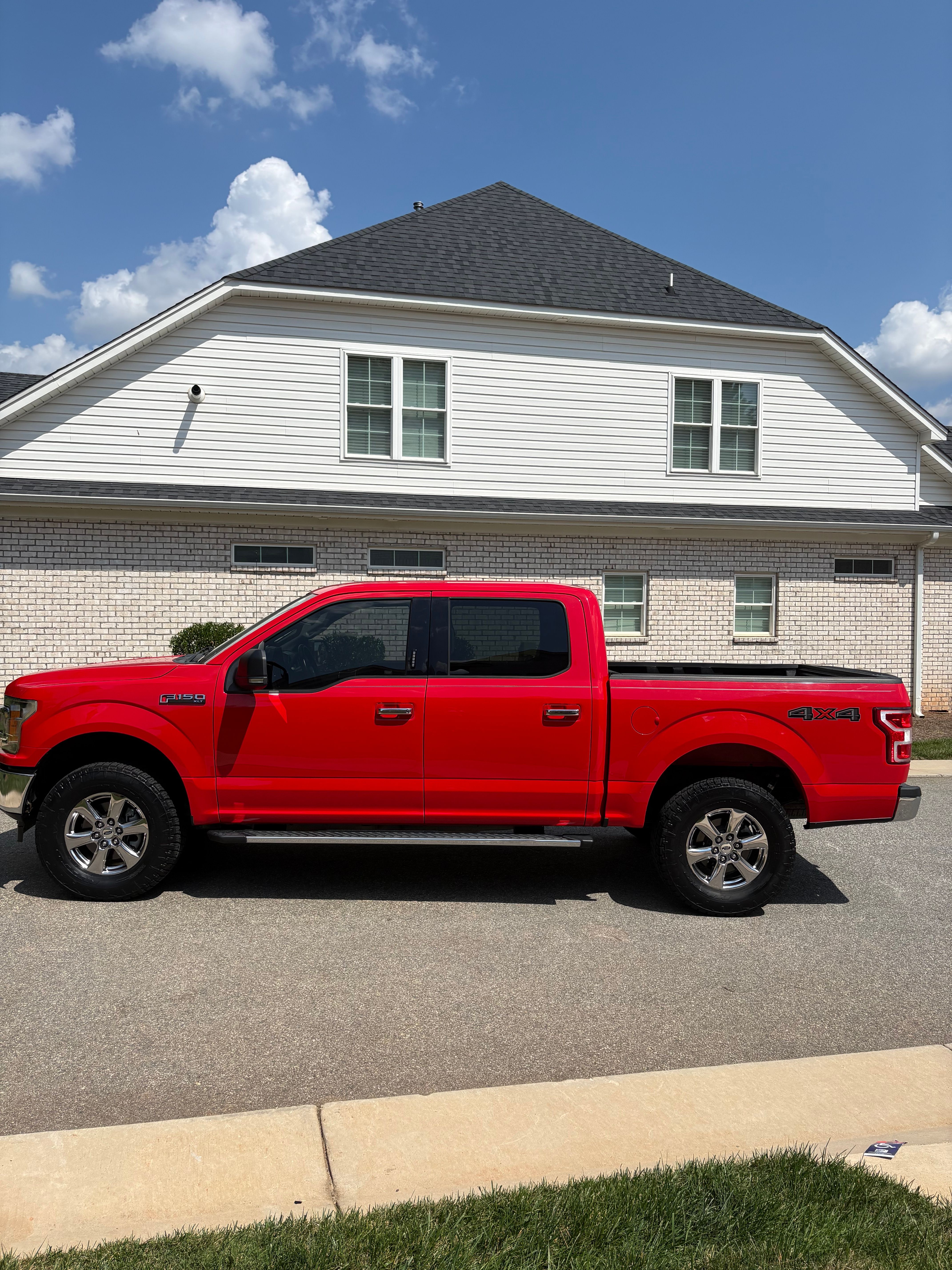 Used 2018 Ford F150 XLT w/ Equipment Group 301A Mid AWD/4WD image 9