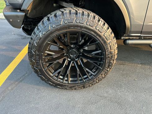 Used 2023 Ford Bronco Wildtrak image 5