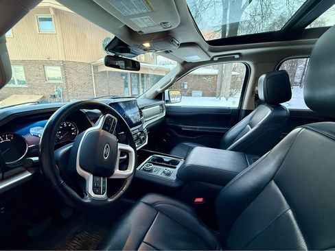 Used 2023 Ford Expedition XLT image 9