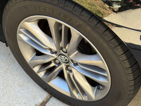 Used 2017 Toyota Camry LE image 11