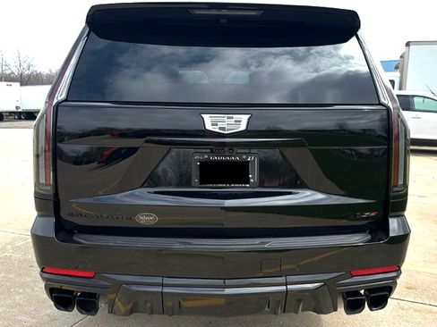 Used 2026 Cadillac Escalade V w/ LPO, ONYX Package image 4