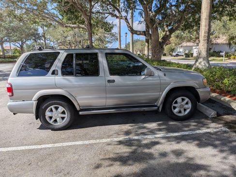 Used 1999 Nissan Pathfinder LE image 4