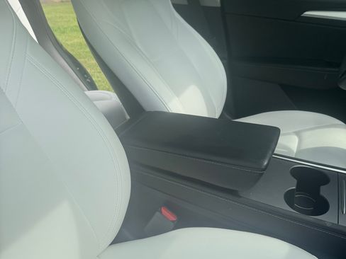Used 2022 Tesla Model Y Long Range AWD/4WD image 8