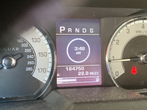 Used 2010 Jaguar XF Luxury image 11