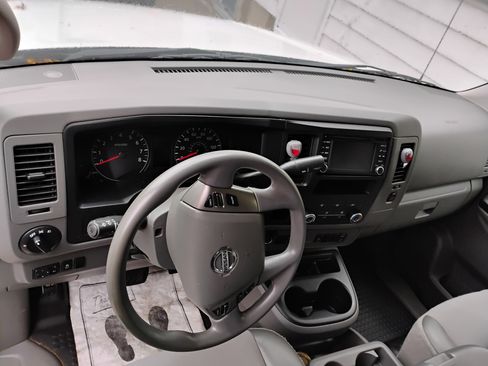 Used 2018 Nissan NV 3500 SV w/ Navigation Package image 14