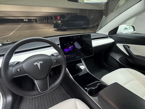 Used 2020 Tesla Model 3 Standard Range Plus image 9