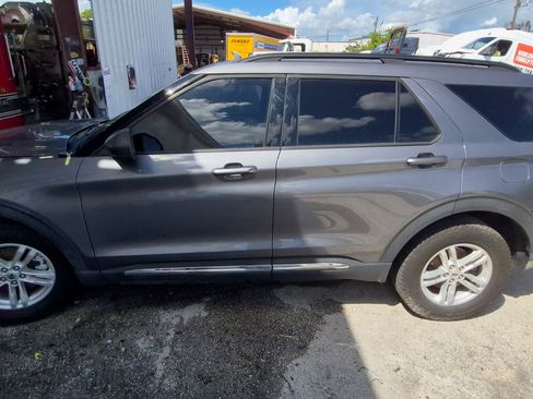 Used 2021 Ford Explorer XLT w/ Equipment Group 202A image 9
