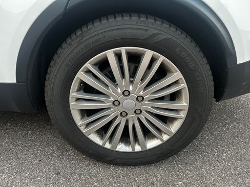 Used 2019 Land Rover Discovery SE AWD/4WD image 22