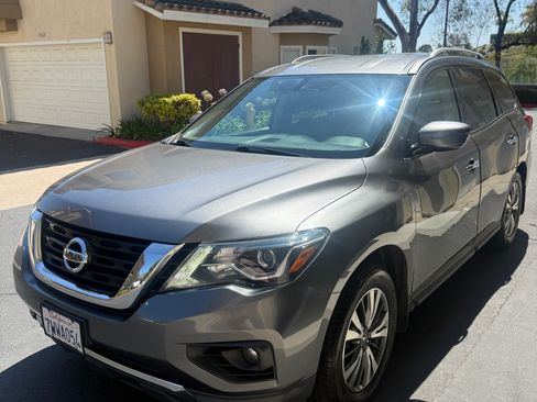 Used 2017 Nissan Pathfinder SV w/ Cargo Package FWD image 2