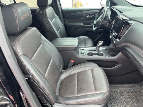 Used 2022 Chevrolet Traverse High Country image 2