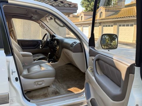Used 2000 Toyota Land Cruiser Sport Utility 4D image 21