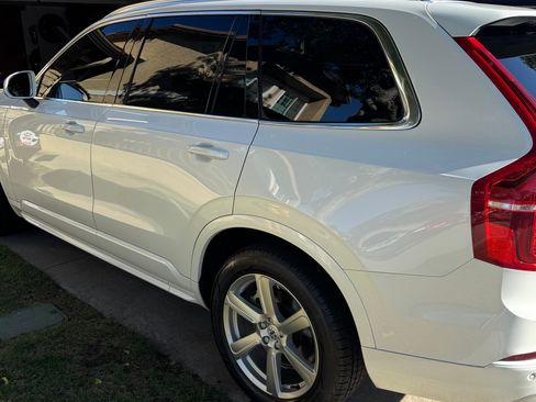 Used 2022 Volvo XC90 T5 Momentum w/ Protection Package Premier image 9