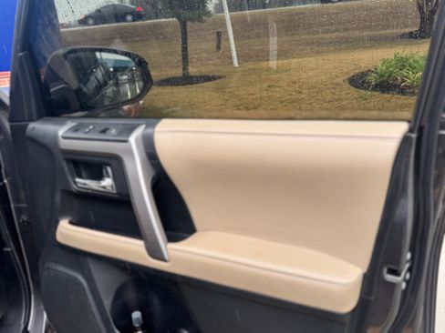 Used 2018 Toyota 4Runner SR5 Premium image 5