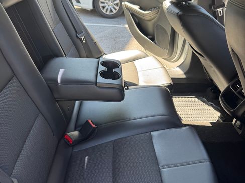 Used 2017 Chevrolet Impala LT FWD image 5