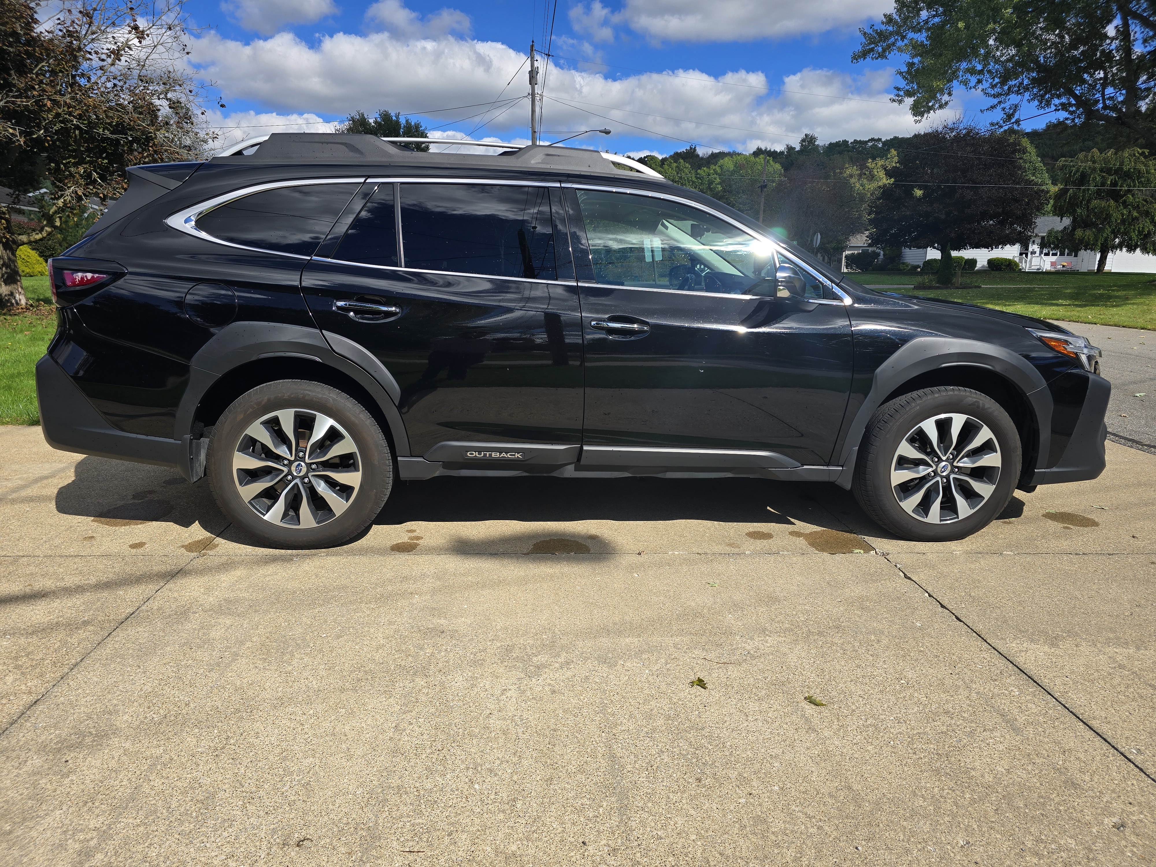 Used 2024 Subaru Outback Touring XT AWD/4WD image 2