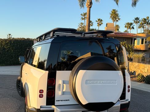 Used 2023 Land Rover Defender 110 S image 9