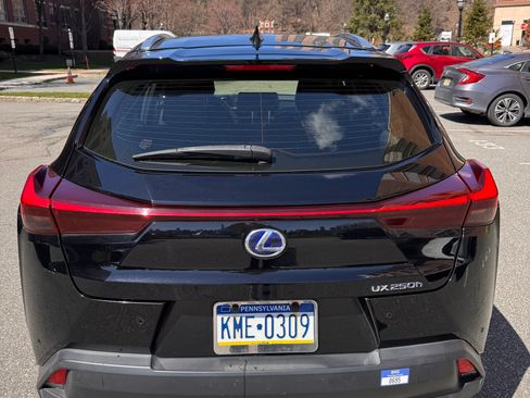 Used 2020 Lexus UX 250h w/ Premium Package image 19