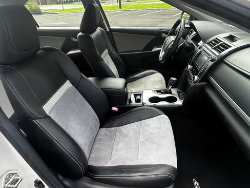 Used 2012 Toyota Camry SE w/ Leather Pkg FWD image 16