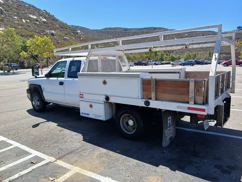 Used 2005 Chevrolet Silverado 3500 2WD Extended Cab w/ Heavy-Duty Power Package image 4